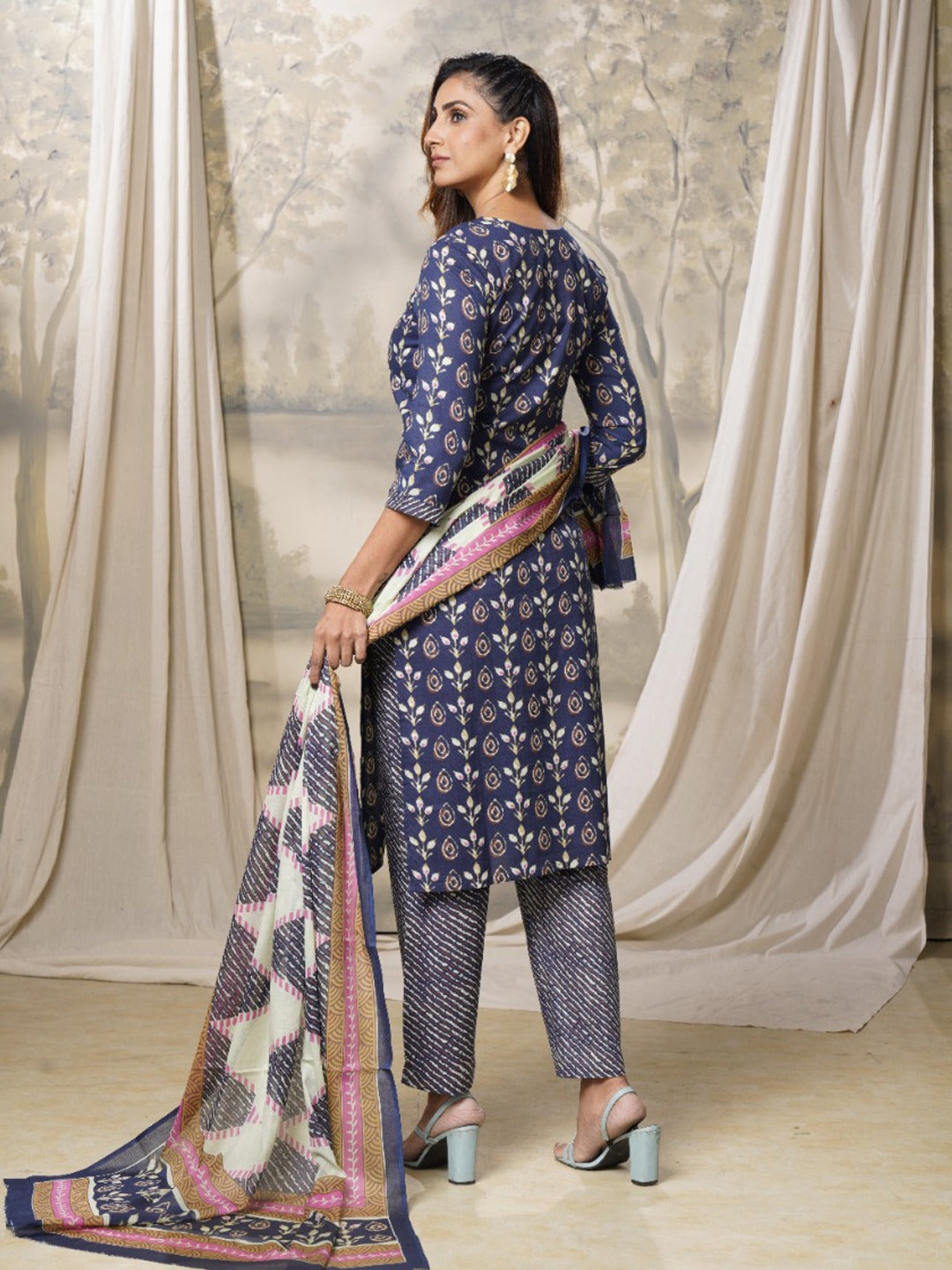 Blue Ethnic Motifs Printed Round Neck Dupatta Set-Yufta Store-9993SKDBLS