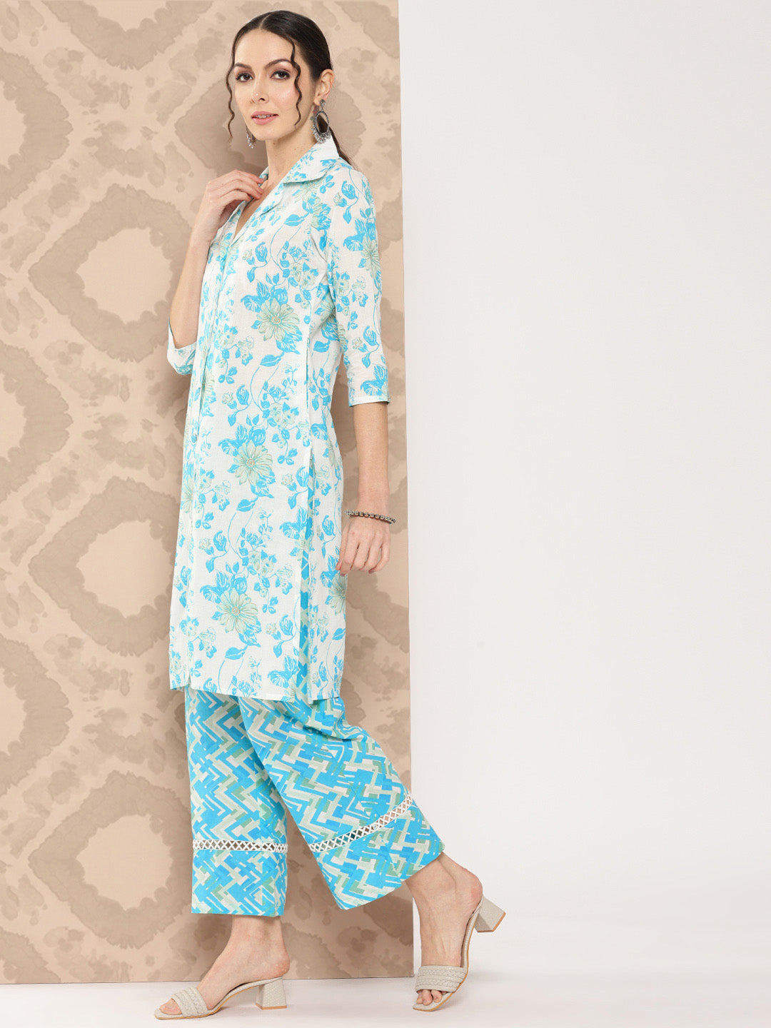 White and blue Floral Printed Pure Cotton Kurta with Trousers-Yufta Store-1463CRDWHS