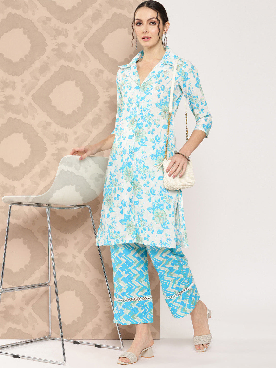 White and blue Floral Printed Pure Cotton Kurta with Trousers-Yufta Store-1463CRDWHS