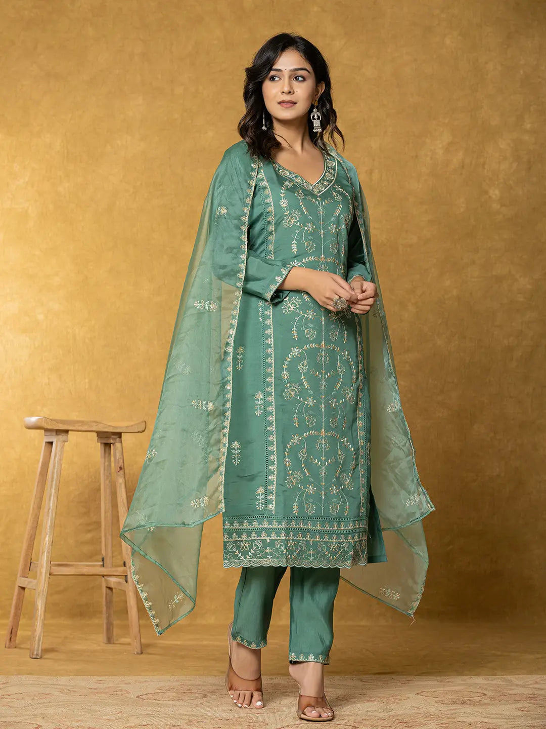 Green Thread_Work Silk Blend Straight Kurta Dupatta Pant Set