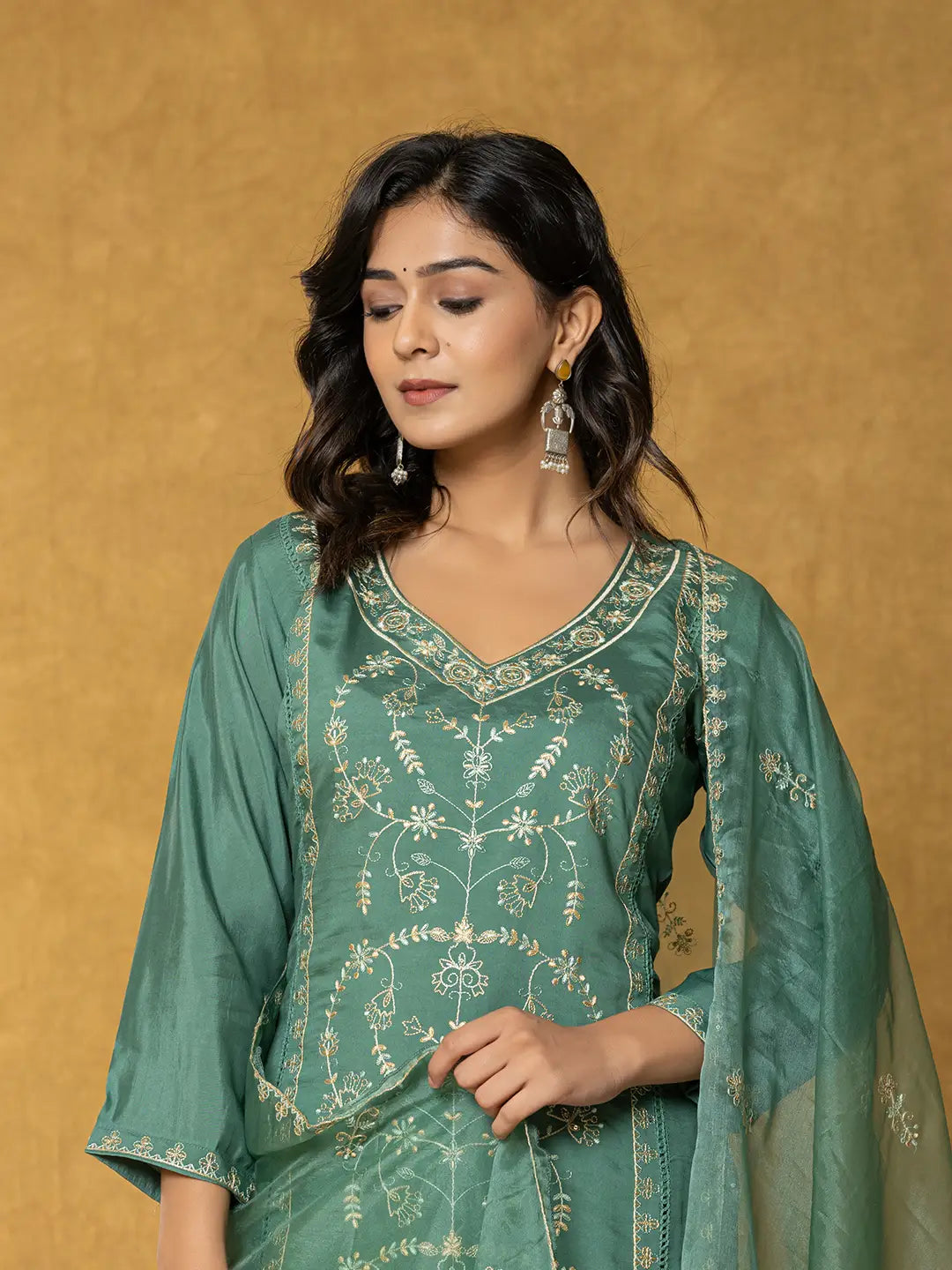 Green Thread_Work Silk Blend Straight Kurta Dupatta Pant Set