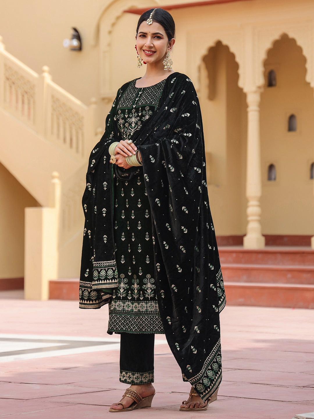 Green velvet kurta dupatta set-Store