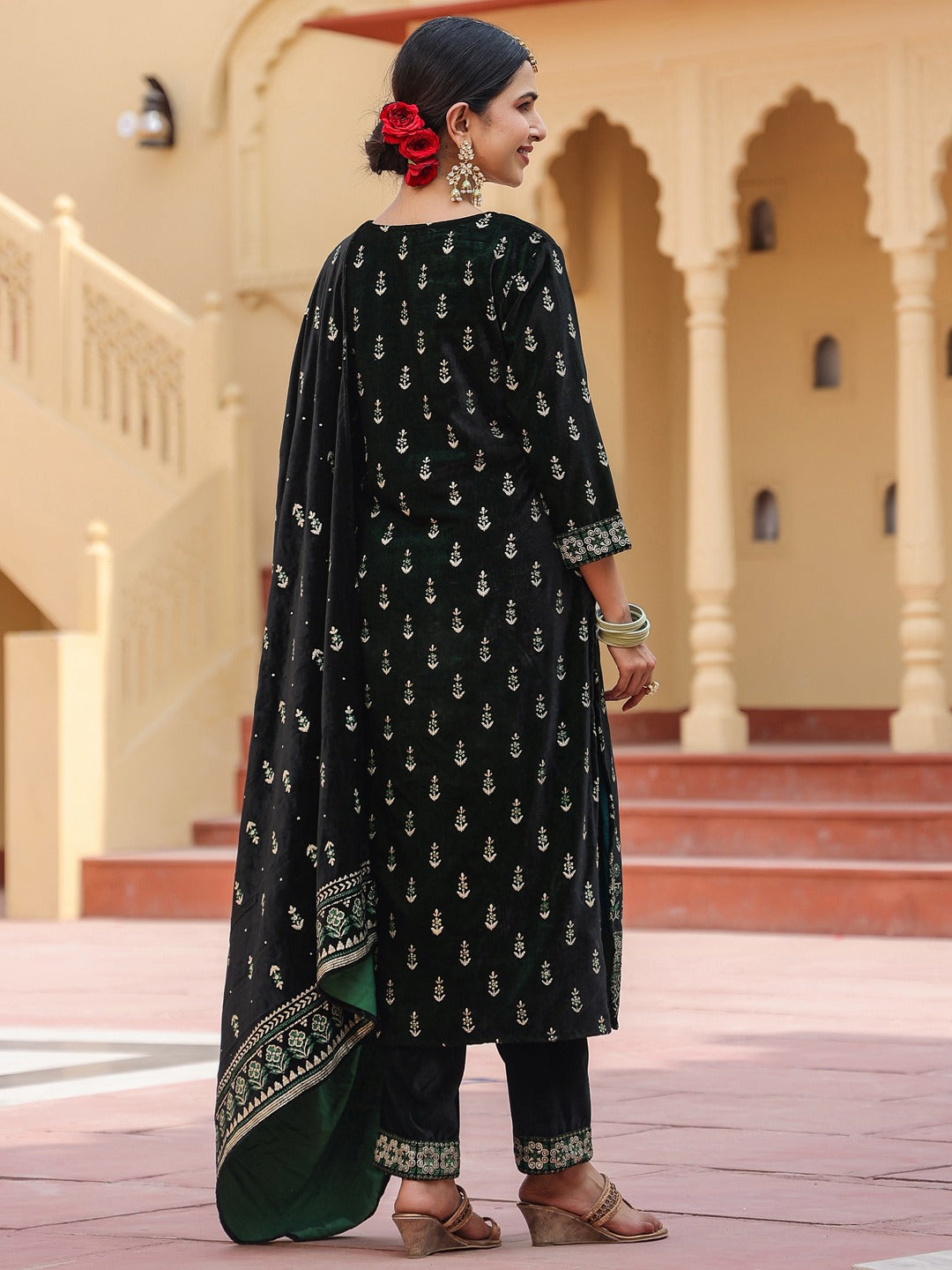 Green velvet kurta dupatta set-Store