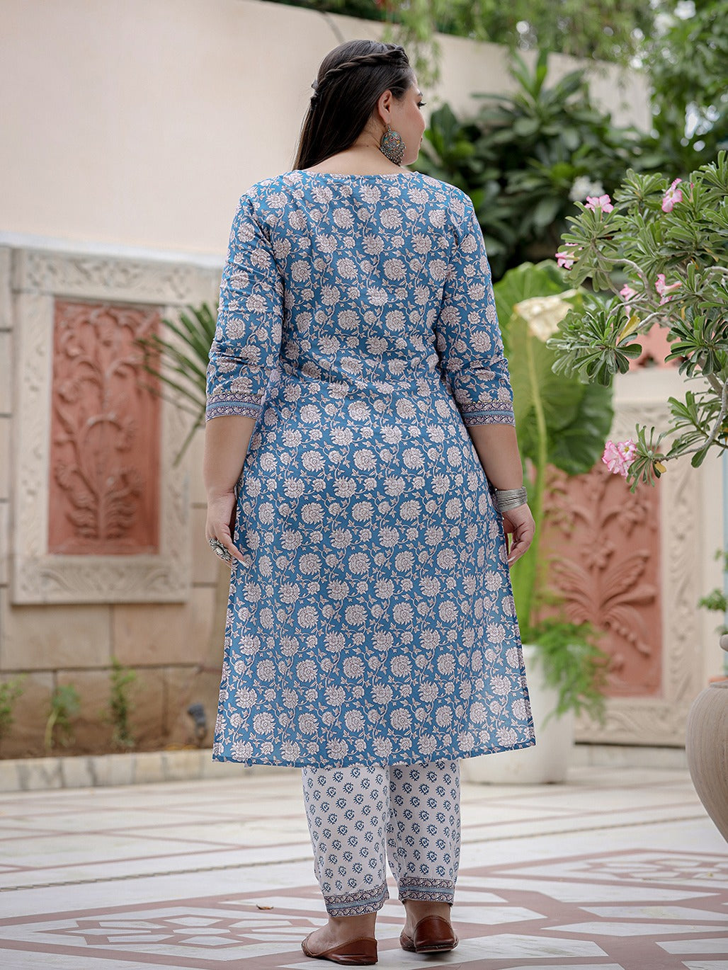 Plus Size Floral Printed Sequinned Pure Cotton Kurta Trousers With Dupatta